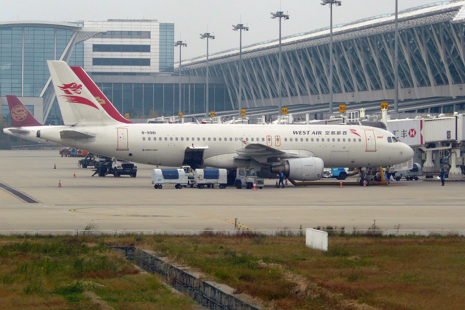 Shanghai Pudong Airport spotting report by Henry Tenby