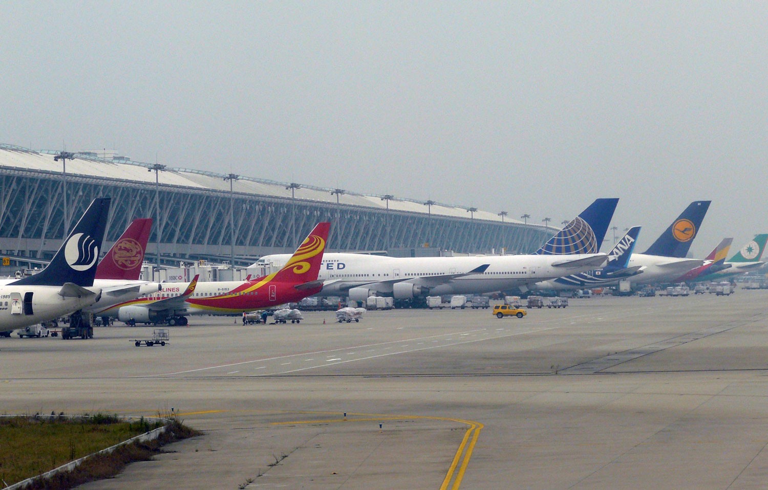 Shanghai Pudong Airport spotting report by Henry Tenby