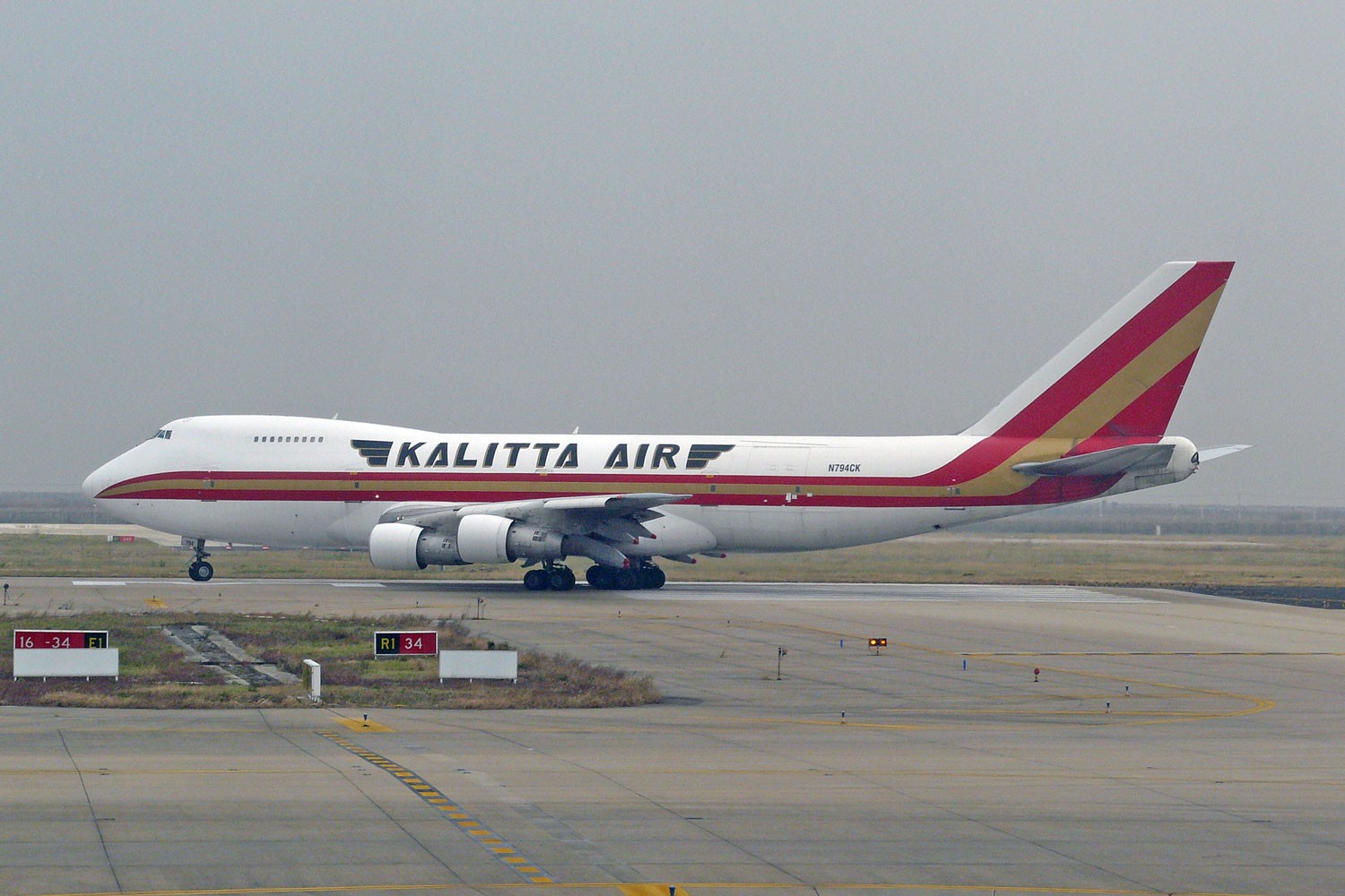 Shanghai Pudong Airport spotting report by Henry Tenby