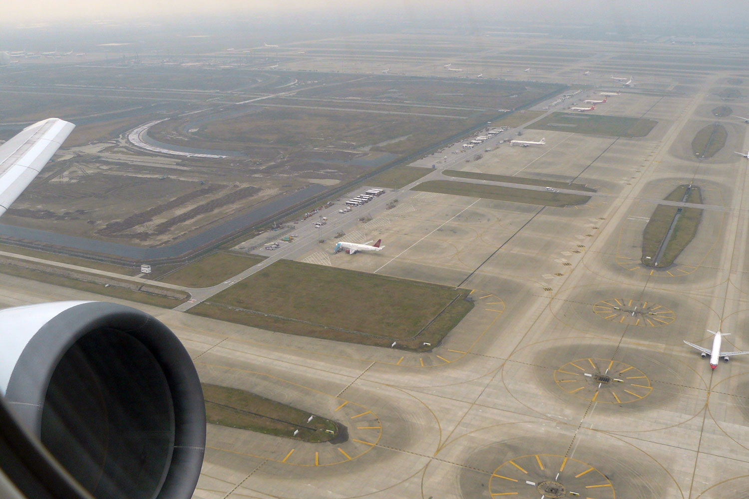 Shanghai Pudong Airport spotting report by Henry Tenby