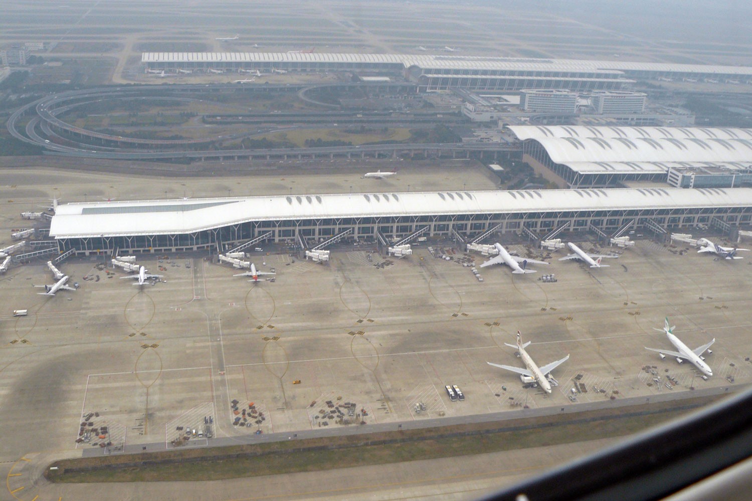 Shanghai Pudong Airport spotting report by Henry Tenby