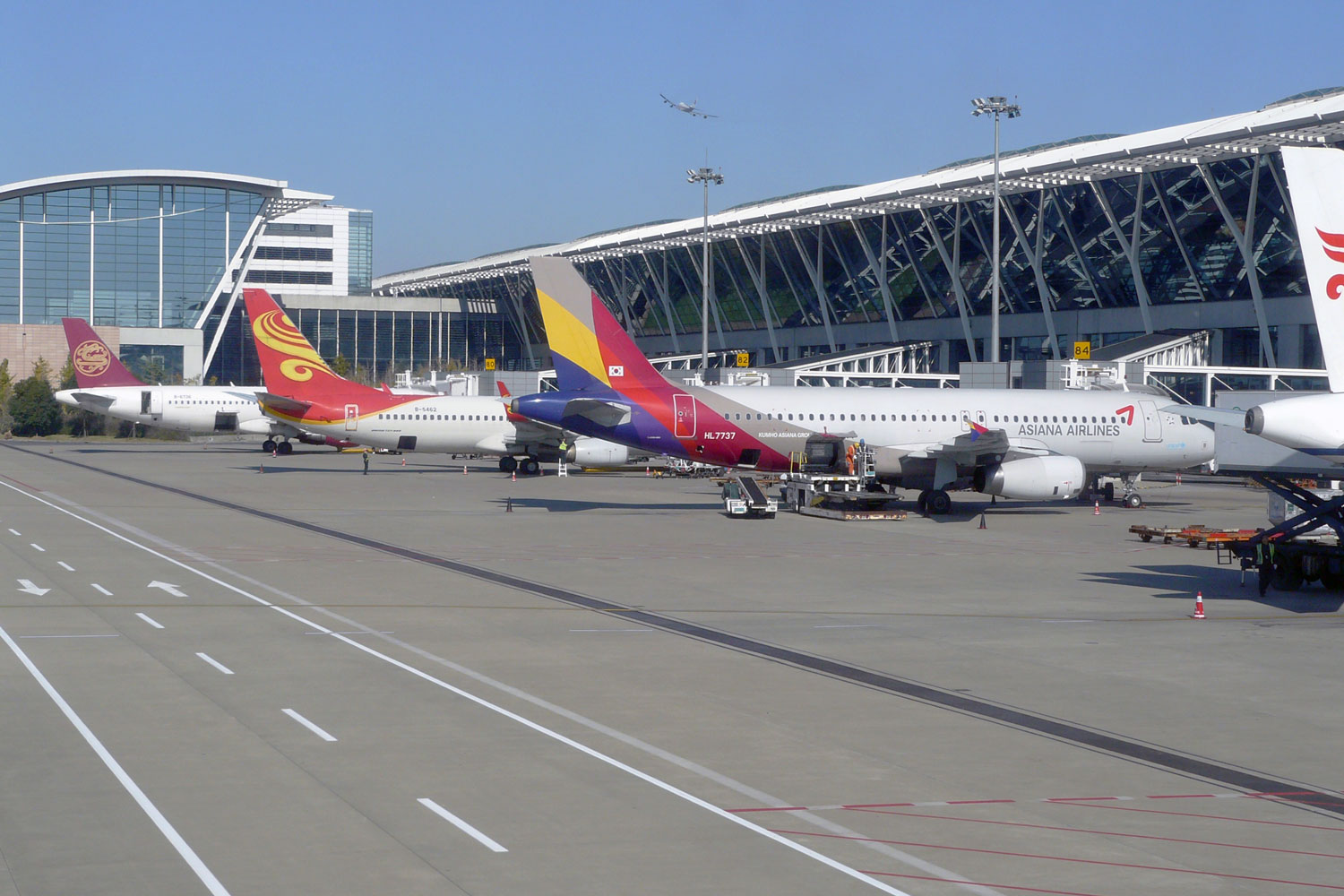 Shanghai Pudong Airport spotting report by Henry Tenby