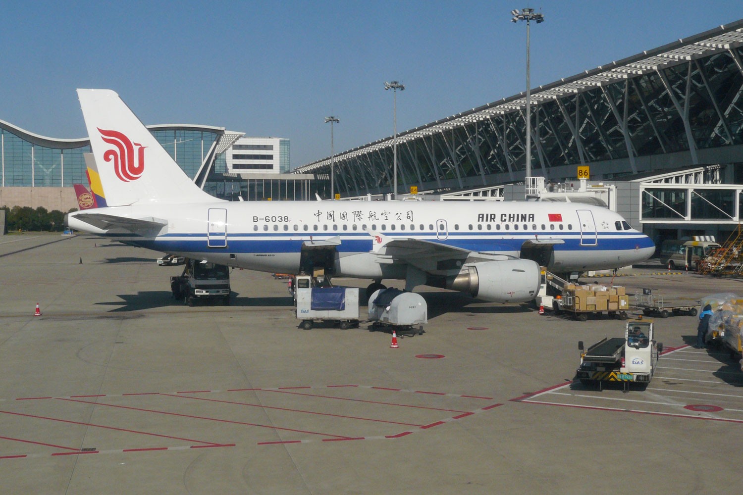 Shanghai Pudong Airport spotting report by Henry Tenby
