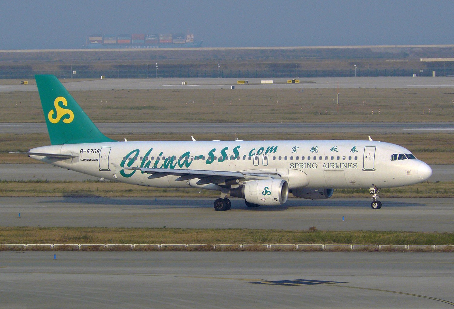 Shanghai Pudong Airport spotting report by Henry Tenby
