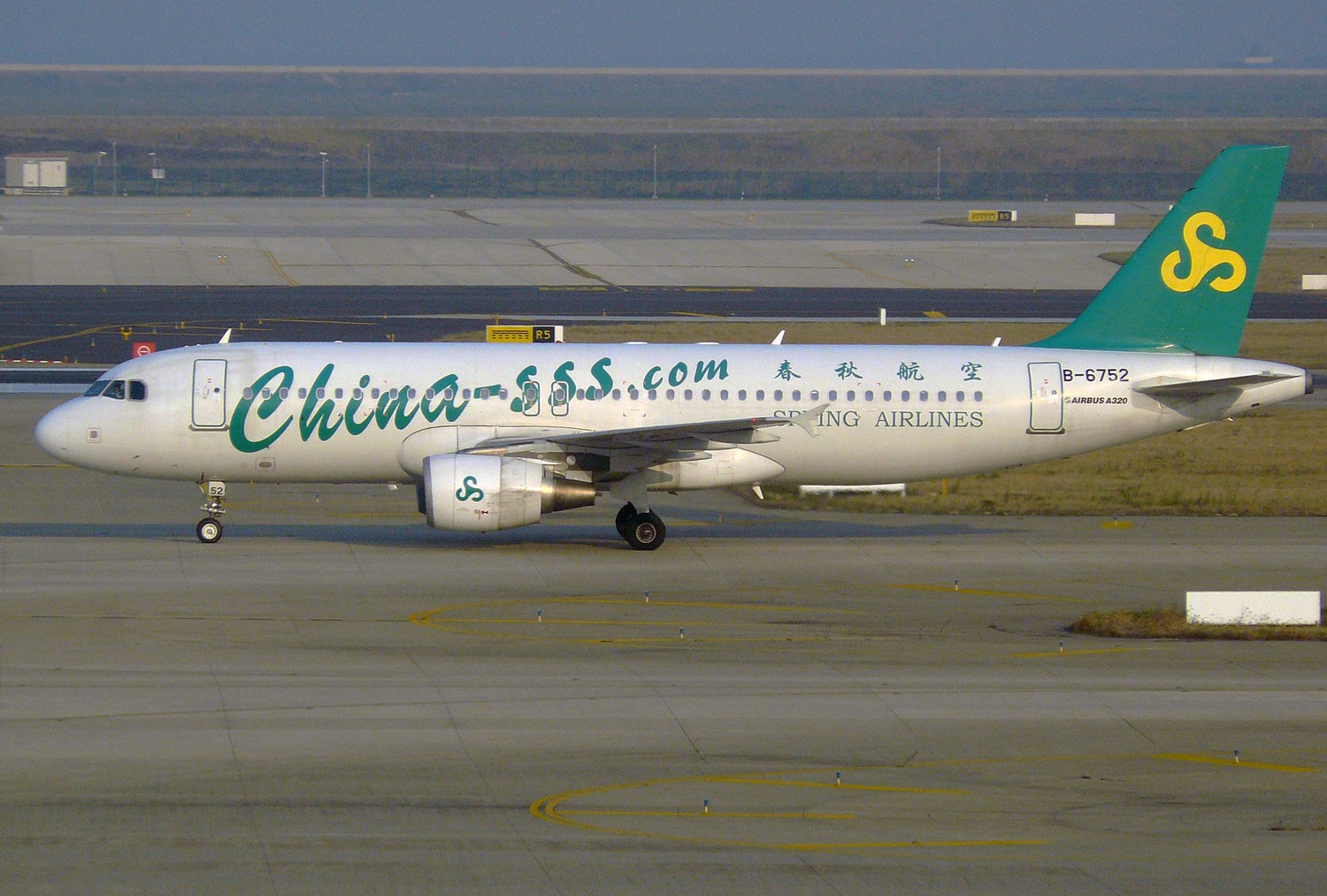 Shanghai Pudong Airport spotting report by Henry Tenby