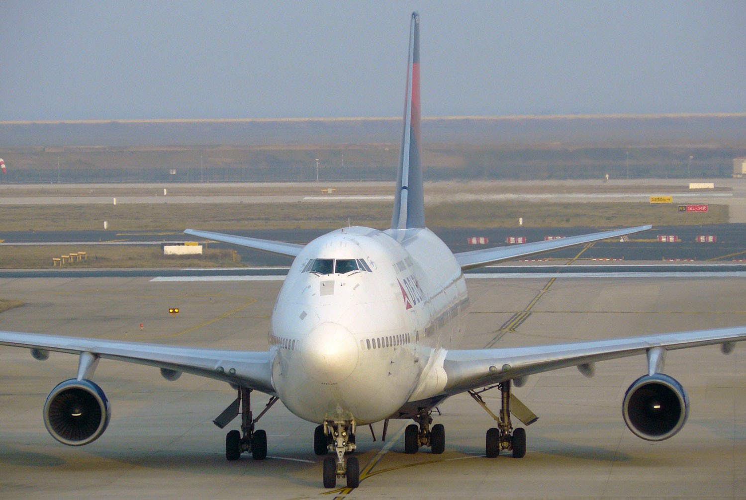 Shanghai Pudong Airport spotting report by Henry Tenby