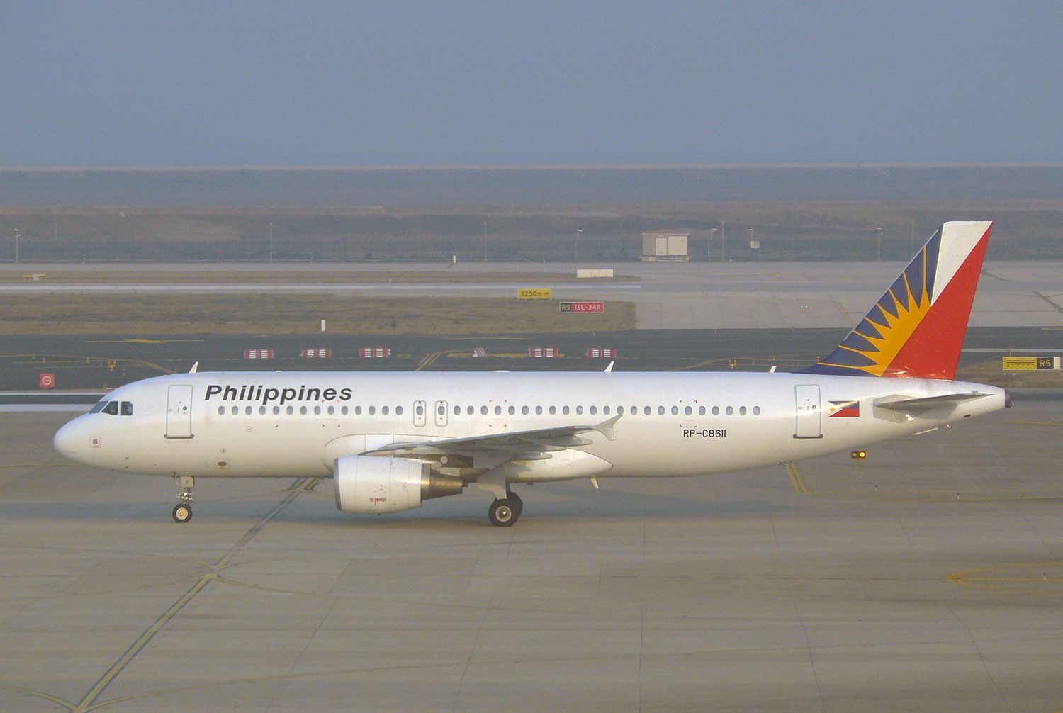 Shanghai Pudong Airport spotting report by Henry Tenby