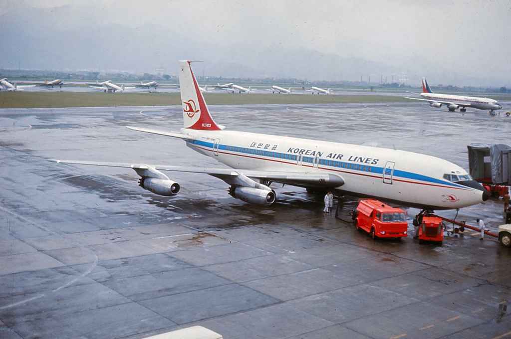Korean AIr Lines Boeing 720 HL7403 at Taipie Sung Shan Airport November 1971
