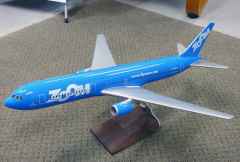 Zoom Air of Canada Boeing 767-300 professional airline display model 1/100 Zoom Air of Canada Boeing 767-300 professional airline display model 1/100