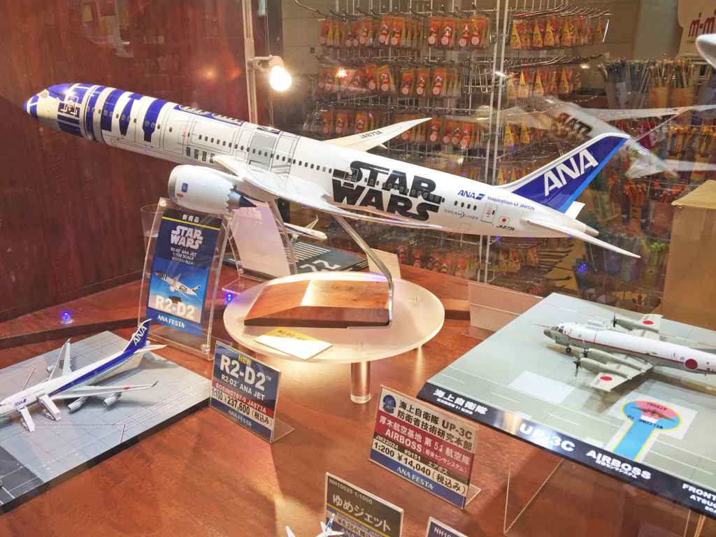 ANA R2-D2 787-9 Pacmin model at ANA FESTA Shop Haneda