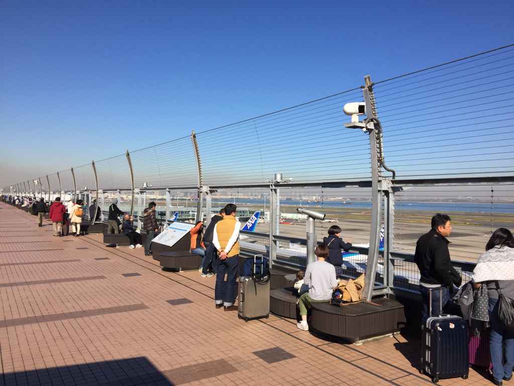 Loads of open space even on a busy day on the obsdeck at Tokyo Haneda ANA Terminal 2 with Tokyo Bay in the background.