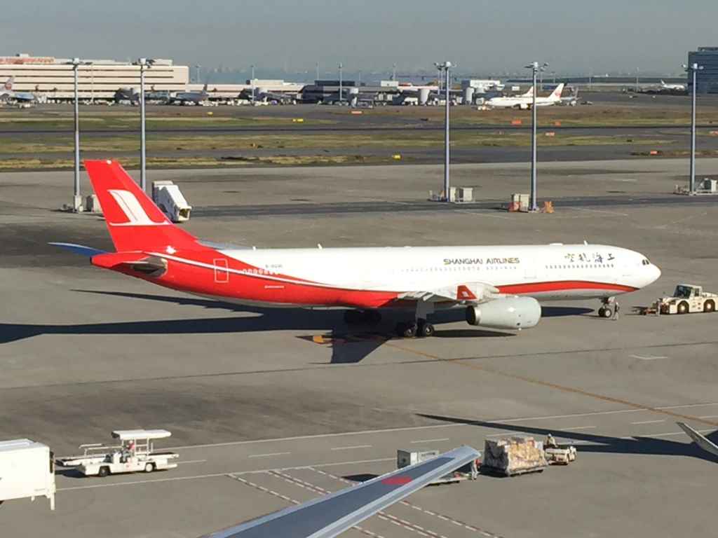 SHanghai Airbus A330 at Tokyo Haneda International Terminal