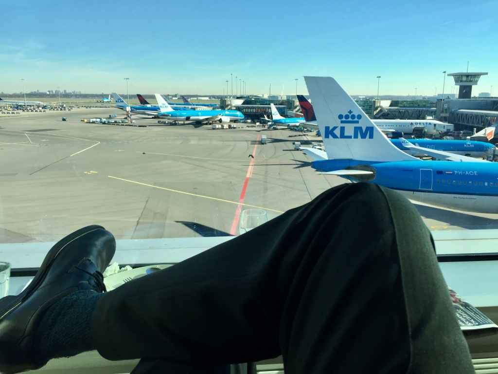 The airline lounge (airside post security) offers a smashing view of the airfield and aircraft and is a great place to spend quality time relaxing before your flight. The lounge offers a wide selection of drinks and snacks but can get busy so be sure to budget your time accordingly. The walking distance from the lounge to the furthest gates can take 15-20 minutes during peak period. Whatever time you get to spend in the lounge, it will be well worth it!