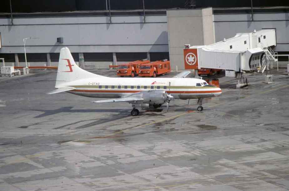 SP4627 Air Ontario CV580 C-GTAO YYZ May1988