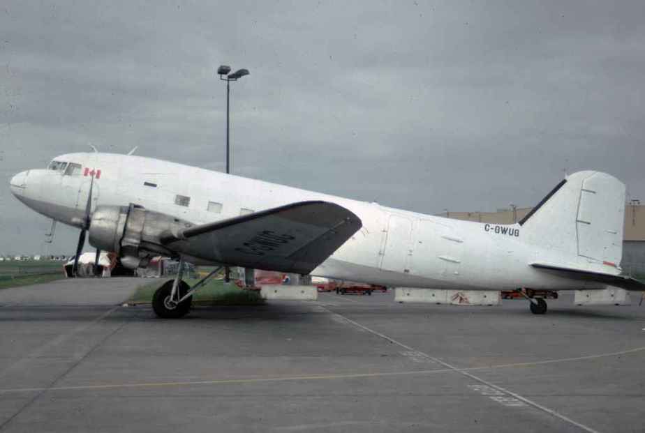 SP4645 Kelowna Flightcraft DC3 C-GWUG YVR May1991