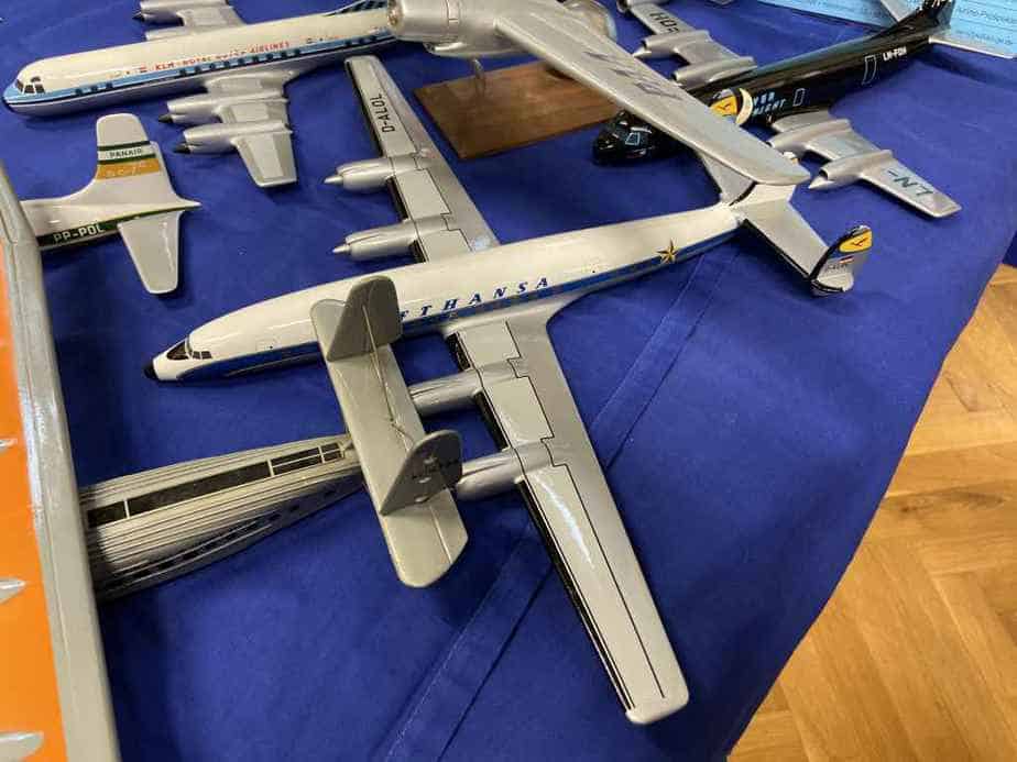 Very nice 1/100 Vogelaar Lufthansa STarliner model for sale with a very high price of 450 EUR at the Frankfurt Schwanheim Airline show in November 2019. This model did not find a buyer.