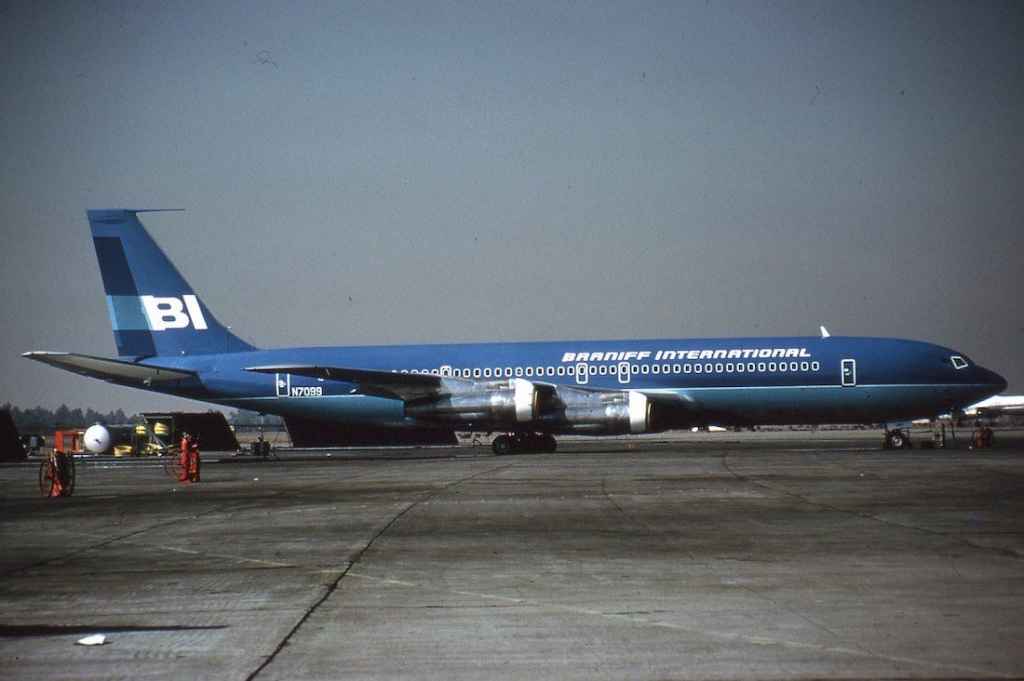 Braniff International Boeing 707-320 N7099 SFO May 1972.