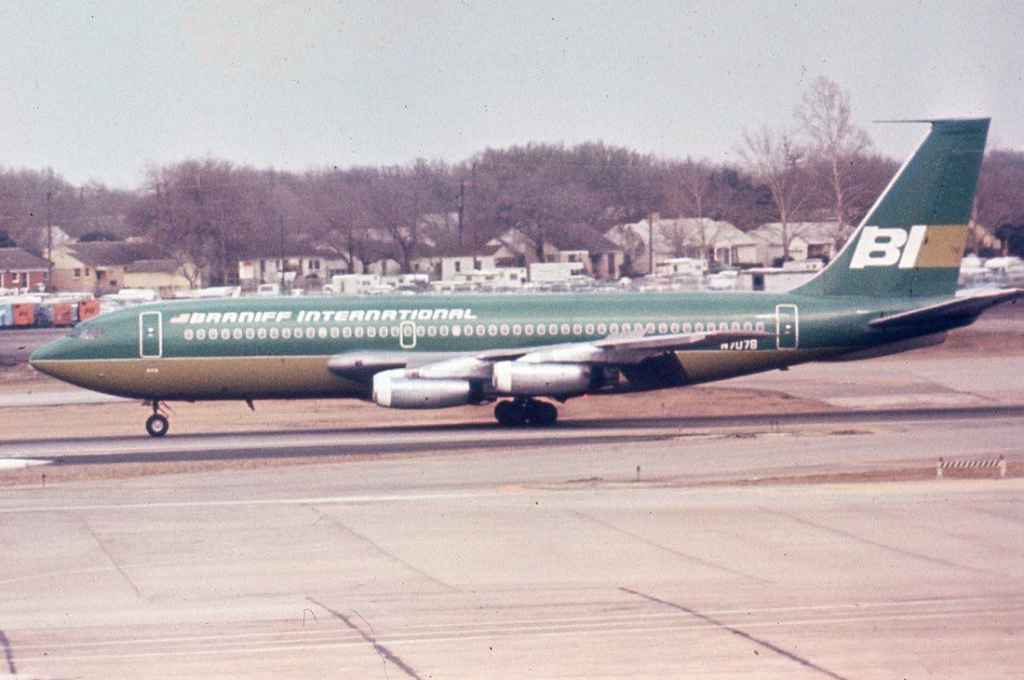 Braniff International Boeing 720 N7078 Dallas 1971.