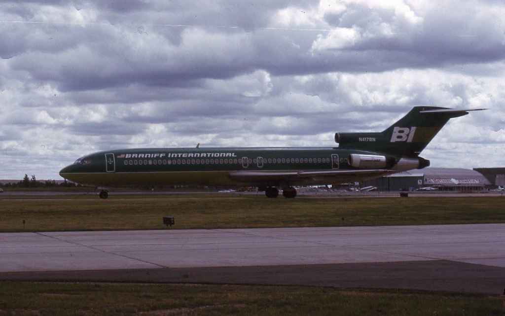 Braniff International 727-200 N417BN St. Louis July 1974.