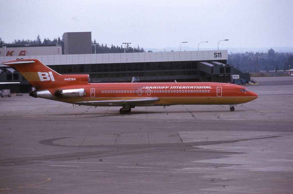 Braniff International 727-200 N427BN SEA-TAC June 1974.