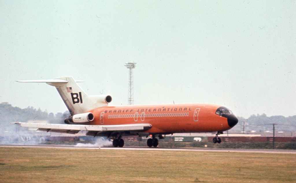 Braniff International 727-100 N402BN early 1970s.