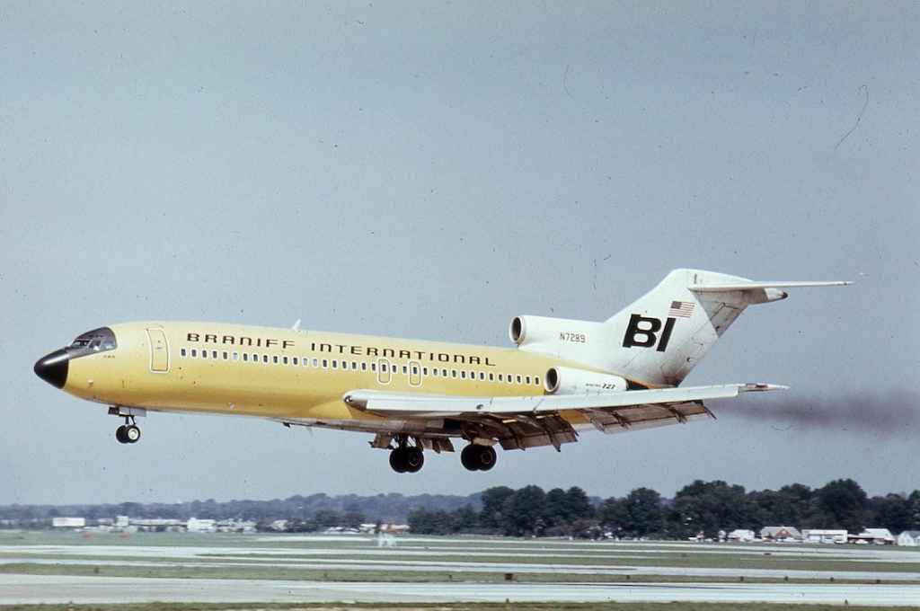 Braniff International 727-100 N7289 Dallas 1960s