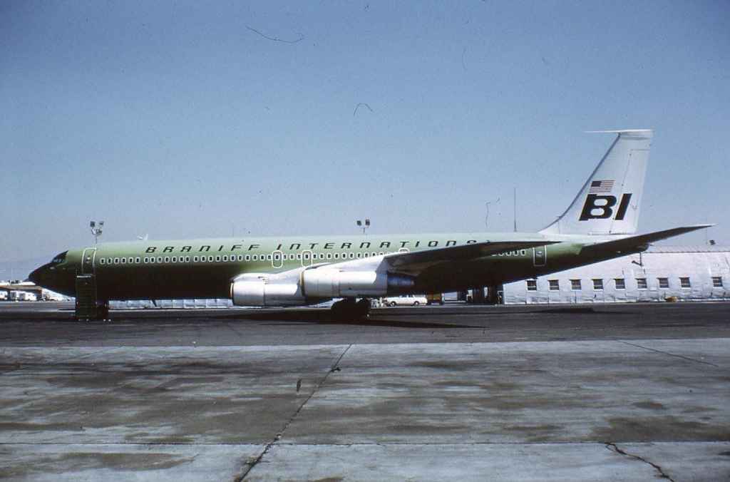 Braniff International Boeing 707-320 N7097 June 1972.