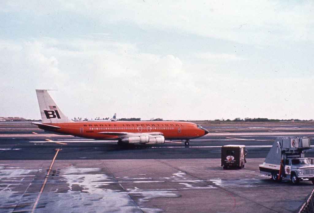 Braniff International Boeing 707-138B N106BN HNL early 1970s.