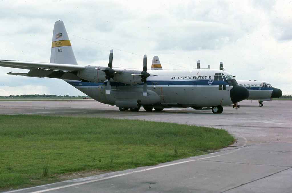 NASA C-130B N929NA 58-712 Ellington AFB July 15 1975