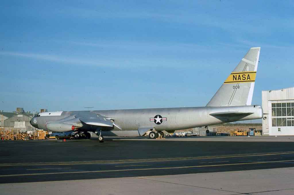 NASA NB-52B O-20008 Edwards November 17, 1977. (Photo Peter Berganini)