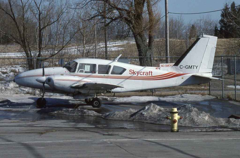 Skycraft Piper Aztec C-GMTY YOO March 1994 (Photo by Dr. John Blatherwick)