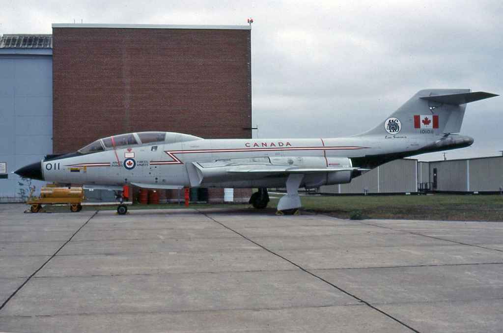 Canadian Armed Forces CF101 Voodoo 101011 of 416 Lynx Squadron possibly at CFB Namao in November, 1984.