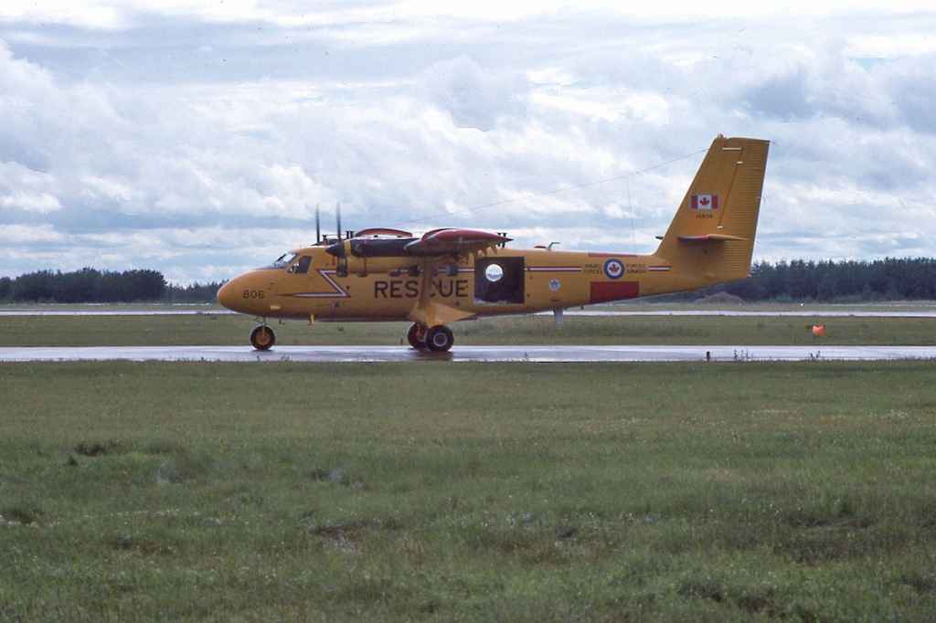 Canadian Armed Forces DHC-6 Twin Otter 138806 at CFB Cold Lake July 1977.