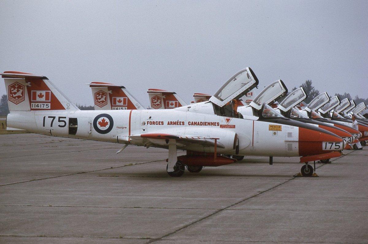 カナダ軍  CANADIAN AIR FORCE TYPE IV Canadian Armed Forces Canadair CL-41 Tutor - Photo History | Henry