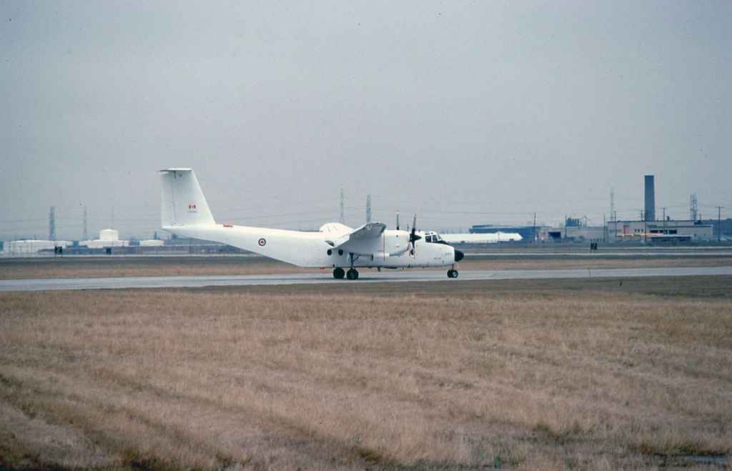 Canadian Armed Forces DHC-5 Buffalo 115463 at Downsview March 1975.
