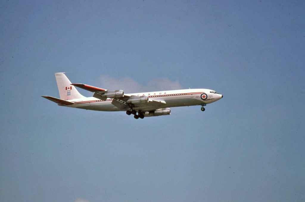 Canadian Armed Forces Boeing 707 CC-137 13702 August 1974.