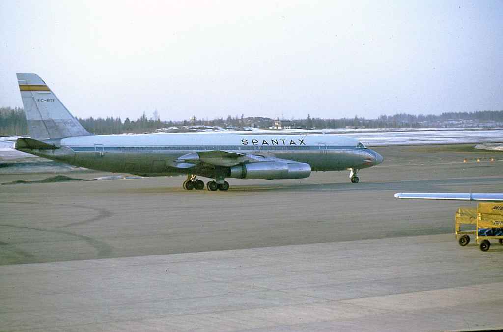 SPANTAX Convair 990 EC-BTE at Helsinki April 1974.