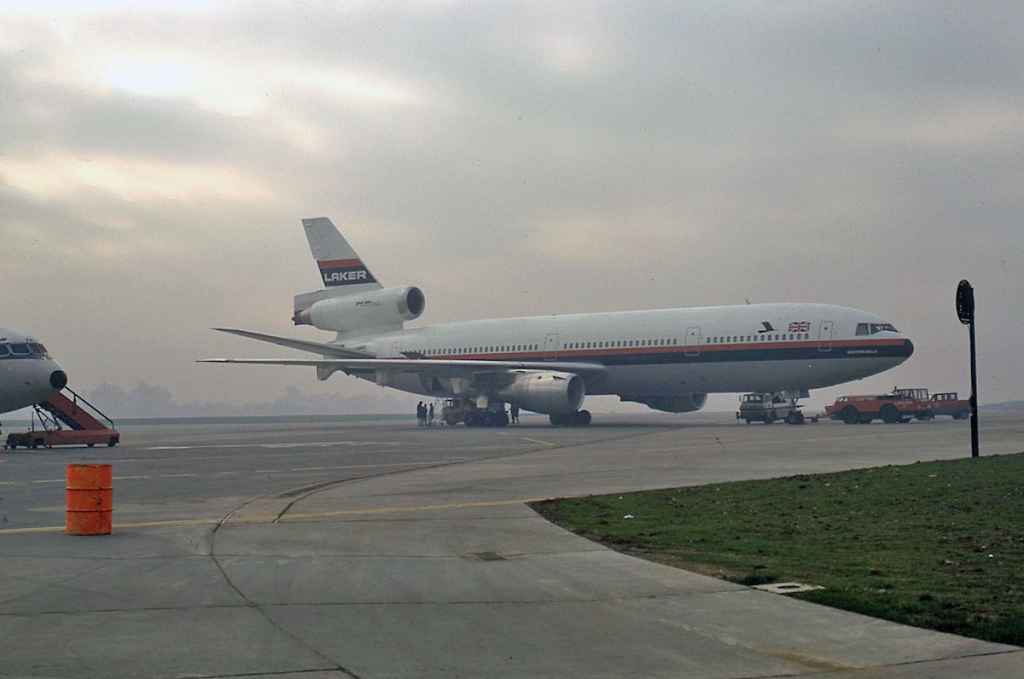 Laker DC-10-10 G-AZZC at London Gatwick in January 1973.
