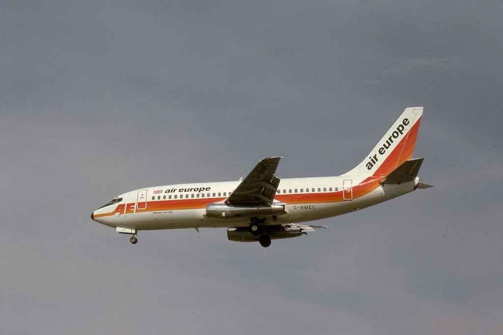 Air Europe 737-200 G-BMEC landing Gatwick September 1979.