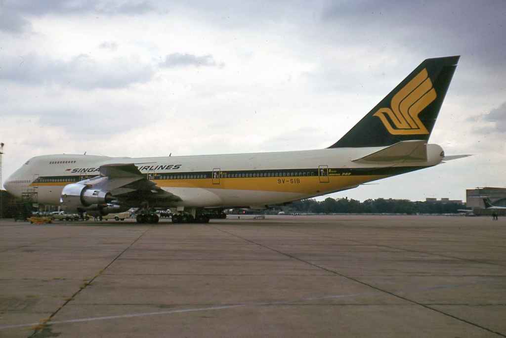 Singapore Airlines 747 classic 9V-SIB at London Heathrow in 1975.