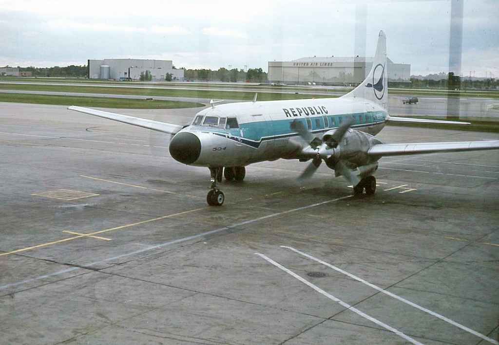Republic Convair 580 N90857 DTW DEC 1980