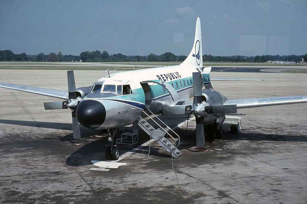 Republic Convair 580 N4801C DTW SEP 1980