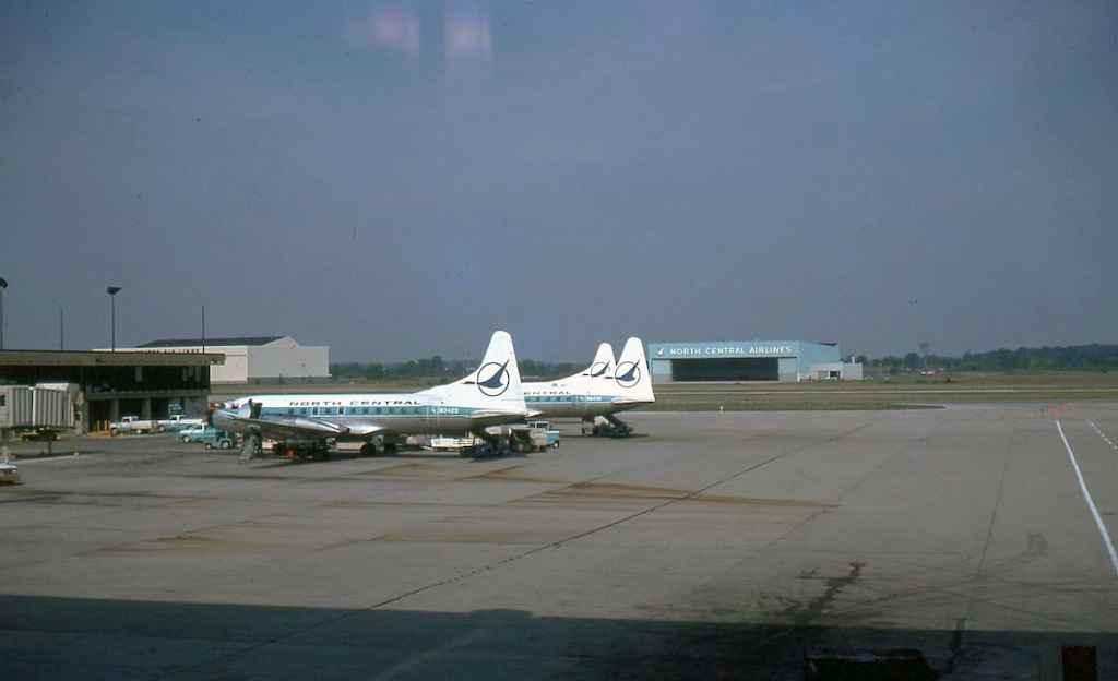 North Central Convair 580 lineup at DTW AUG 1976