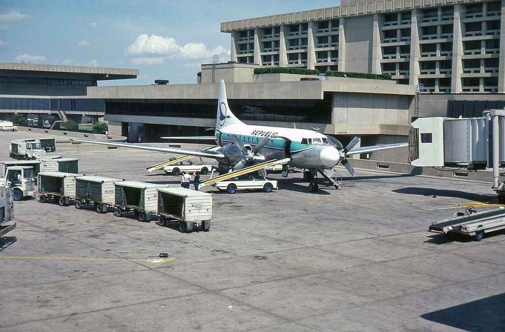 Republic Convair 580 N4811C DTW JUNE 1981
