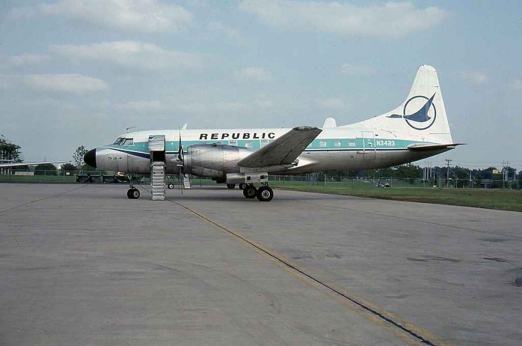 Republic Convair 580 N3423 MSP SEP 1981