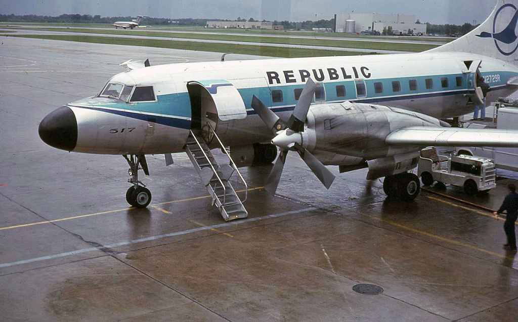 Republic Convair 580 N2729R DTW DEC 1980
