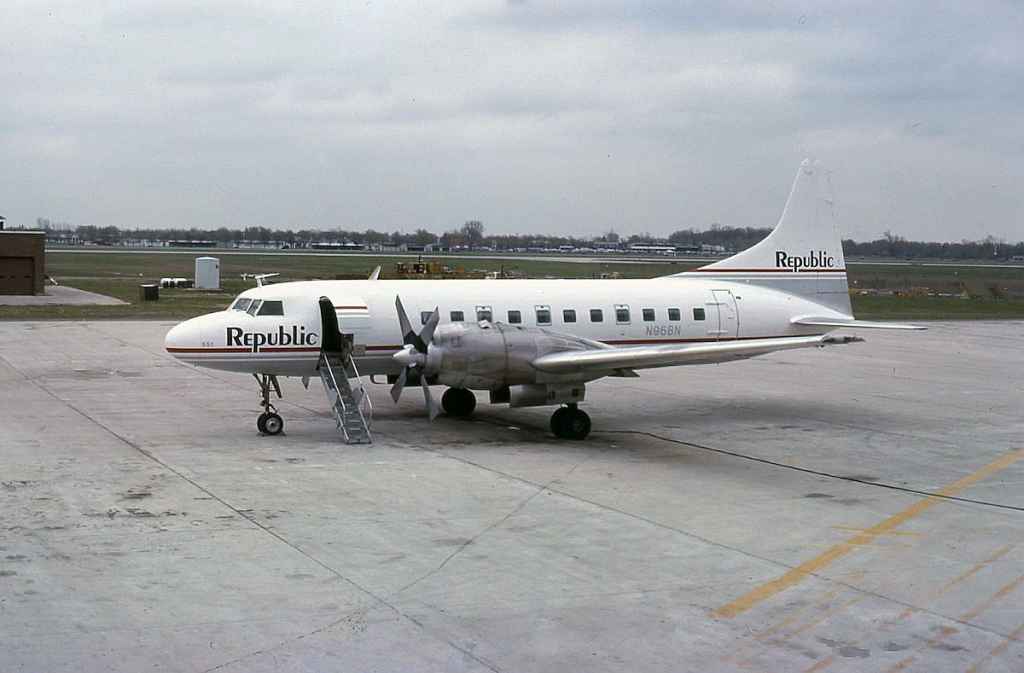 Republic Convair 580 N968N DTW MAY1986