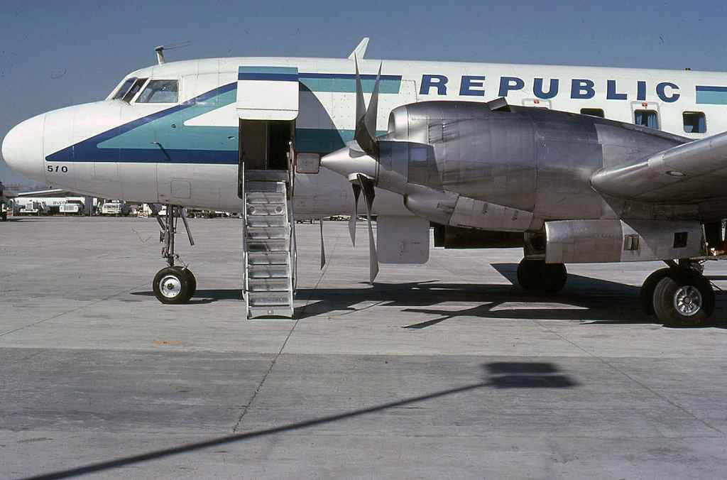Republic Convair 580 N4811C DTW MAY1986